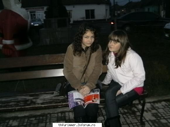 eram la broadway :rotfl: 
unde o sa cant eu 
si voua va dau biletele pe gratis :rotfl: . ca doar va
